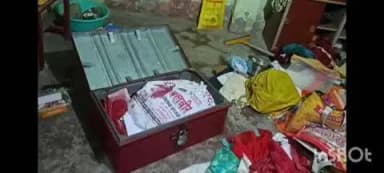 गोला गोकरणनाथ: मलुकापुर में दो घरों में लाखों की चोरी, ग्रामीणों में दहशत का माहौल