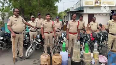 మహబూబాబాద్: గార్ల మండలం బుద్ధారం గ్రామంలో సిఐ రవీందర్ ఆధ్వర్యంలో కార్డెన్ సెర్చ్ గుడుంబా బెల్లం స్వాధీనం