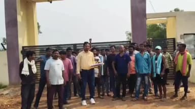 जगन्नाथपुर: जगन्नाथपुर में बन रहे स्टेट ऑफ आर्ट पॉलिटेक्निक कॉलेज में नहीं दिया जा रहा स्थानीय मजदूरों को काम , डीसी से शिकायत