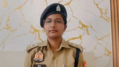 #Saharanpurpolice
#बाईट
➡️आज दिनांक 21.06.2026 को थाना बिहारीगढ़ पुलिस को PRV के माध्यम से ग्राम नरोत्तमगढ़ से 1 किलोमीटर पहले एक व्यक्ति के शव मिलने की सूचना प्राप्त हुई। इस सूचना पर पुलिस तत्काल मौके पर पहुंची। परिजनों से जानकारी करने पर पता चला कि व्यक्ति का नाम संजय पुत्र मामचंद है, जिनकी उम्र करीब 45 वर्ष है। परिजनों द्वारा बताया गया कि यह रात्रि में शादी समारोह में गए थे, वहां से किसी को बिना बताए रात्रि में निकल गए। सुबह अपने गांव से 1 किलोमीटर पहले ही यह सड़क पर पड़े हुए मिले। इनके शव के पास से दो शराब के देसी पाउच, एक बाइक पास में पड़ी हुई मिली। प्रथम दृष्टया प्रतीत होता है कि नशे में या किसी अन्य कारणवश ये शायद बाइक से फिसल कर गिर गए होंगे। अन्य कारणों की जानकारी की जा रही है। शव का पोस्टमार्टम कराया जा रहा है, शेष विधिक कार्रवाई की जा रही है।
➡️जिसके सम्बन्ध में क्षेत्राधिकारी बेहट द्वारा दी गई बाईट
@Uppolice
@adgzonemeerut
@digsaharanpur
@aajtak
@News18UP
