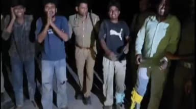 बहेड़ी: मुंडिया नबीबख्श चौराहे के पास पुलिस मुठभेड़ में 4 बदमाश गिरफ्तार, कब्जे से अवैध तमंचे और लूटा गया माल बरामद