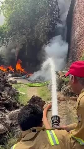 बहराइच: सलारगंज में धूप सामग्री के गोदाम में लगी भीषण आग, लाखों का सामान जलकर हुआ खाक
