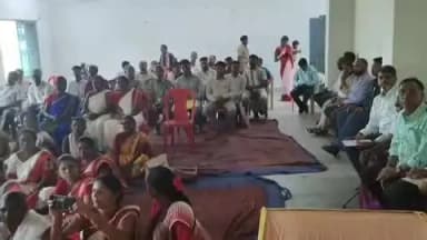 पालकोट: पालकोट में आयोजित अंचल दिवस पर अपर समाहर्ता में ग्रामीणों की समस्या सुन निष्पादन के दिए निर्देश