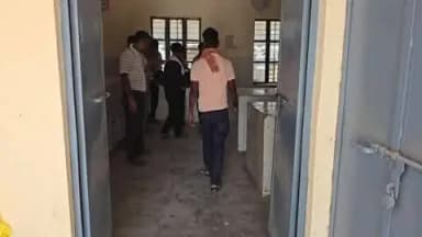 पिंडवाड़ा: नितोडा रोड पर कमांडर जीप पलटने से एक महिला सहित दो की मौत, परिजन पहुंचे सरुपगंज अस्पताल