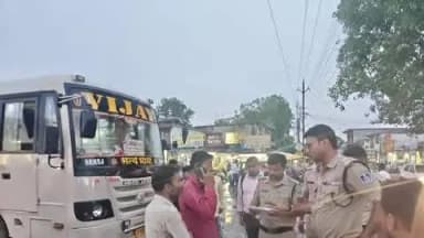 जयसिंहनगर: जयसिंहनगर बस स्टैंड में वाहन चेकिंग के दौरान यात्री बस सर्विस पर यातायात पुलिस ने की कार्रवाई