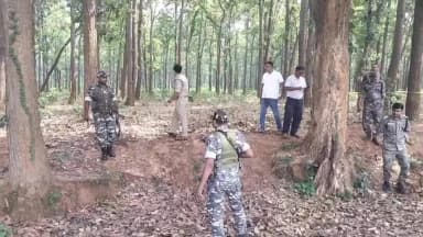 खूंटी: इंदवन जंगल में PLFI उग्रवादी और पुलिस के बीच मुठभेड़ पुलिस का पिस्टल छीनकर उग्रवादी ने चलाई गोली