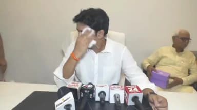 कानपुर: बिठूर विधानसभा क्षेत्र के विधायक अभिजीत सिंह सांगा ने प्रेस वार्ता में सपा सुप्रीमो पर लगाया बड़ा आरोप