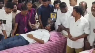 திருச்சி: காவேரி மருத்துவமனையில் CM விஜய் பிறந்தநாளை முன்னிட்டு இரத்தத்தை கொடையாக வழங்கிய அமைச்சர் ரமேஷ்