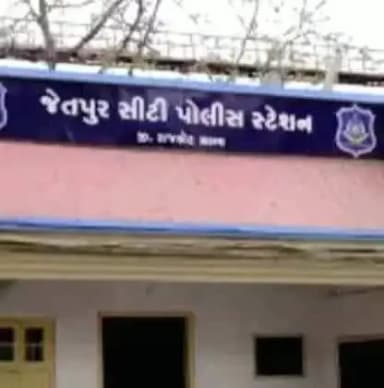 મોરબી: જેતપુરના વાસાવડ ગામે જુગાર રમતા જુગારીઓને ઝડપી પાડતી જેતપુર પોલીસ