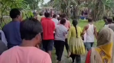 তুফানগঞ্জ ২: জনরোসের হাত থেকে বাঁচতে পাম্প হাউসে আশ্রয় TMC নেতার, টাটেরকুটি এলাকায় উত্তম মধ্যম দিয়ে পুলিশের হাতে দিল স্থানীয়রা