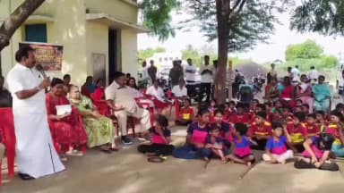 சாத்தூர்: சுற்றுச்சூழல் தினத்தை முன்னிட்டு மர விழா மற்றும் பிளாஸ்டிக் ஒழிப்பு விழிப்புணர்வு நிகழ்ச்சி நடைபெற்றது நகராட்சி சேர்மன் ஆணையார் பங்கேற்பு