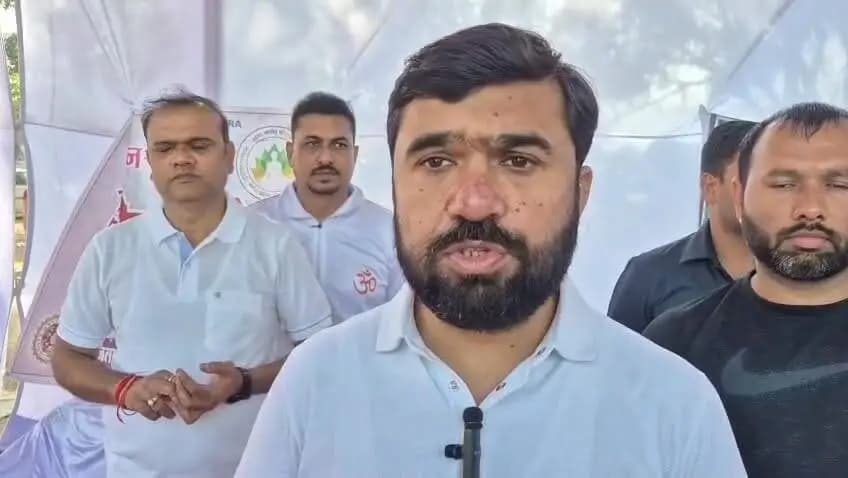 #अंतर्राष्ट्रीय_योग_दिवस_2026
आज 21 जून अंतर्राष्ट्रीय योग दिवस की आप सभी को, समस्त जिलेवासियों को, देशवासियों को बहुत-बहुत शुभकामनाएँ, बधाई देता हूं। योग हमारी अमूल्य सांस्कृतिक विरासत और धरोहर है, इसे संभालने की, संजो के रखने की आवश्यकता है।
- विवेक बंटी साहू
सांसद छिंदवाड़ा
#YogaForHealthyAgeing #InternationalDayOfYoga #Yoga365 #WorldRecordAttempt #HarGharYoga
#procwa #छिन्दवाड़ा
#JansamparkMP
PMO India
Dr Mohan Yadav
CM Madhya Pradesh
Bunty Vivek Sahu
Department of Ayush, Madhya Pradesh
Jansampark Madhya Pradesh