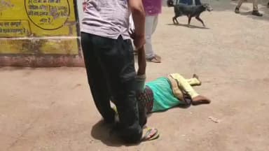 तालबेहट: सामुदायिक स्वास्थ्य केंद्र परिसर में डॉक्टरी कराने पहुंची नाबालिग किशोरी ने किया हाई वोल्टेज ड्रामा, वीडियो हुआ वायरल