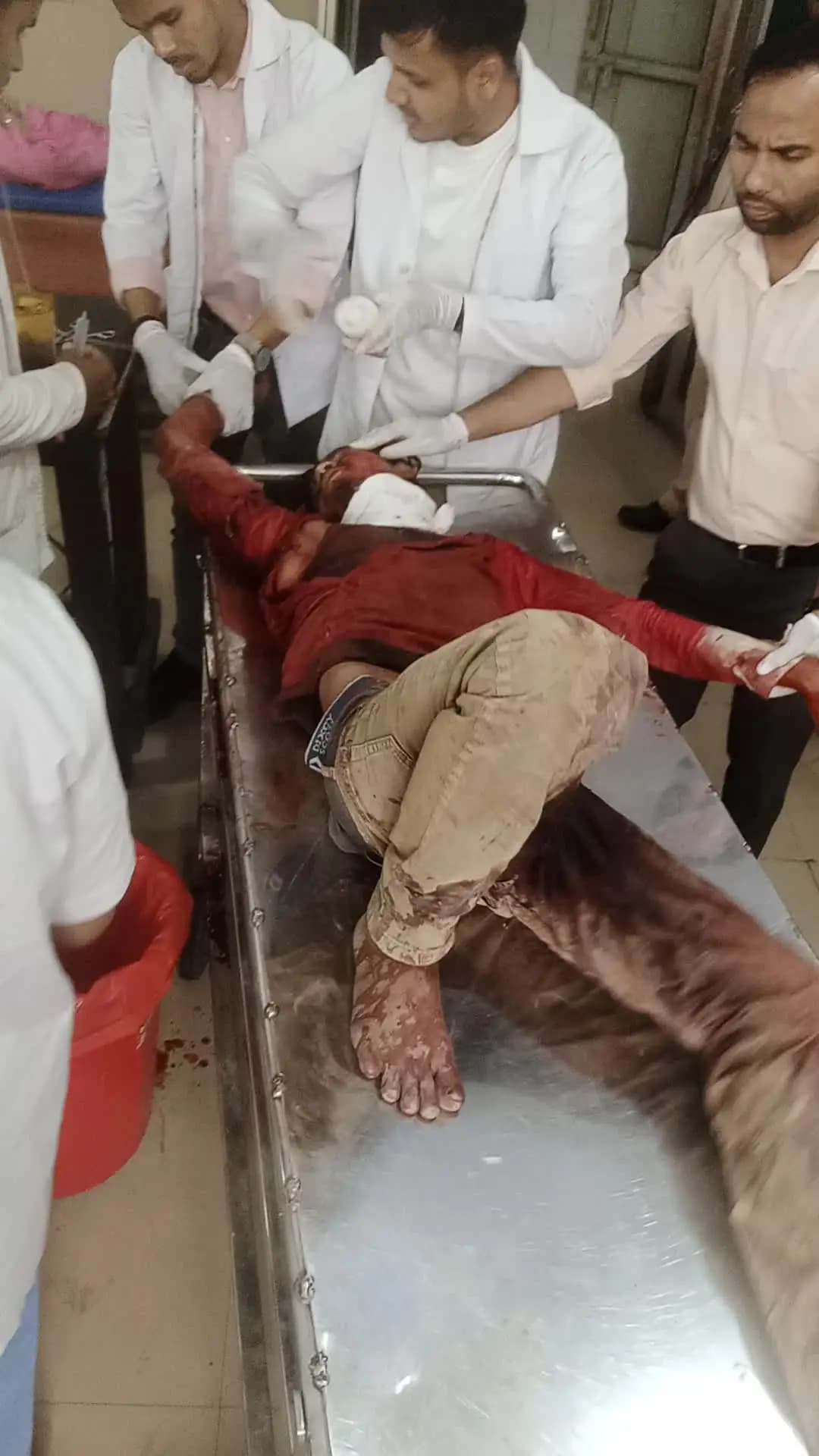 मैनपुरी न्यूज़
अंजली नाम की लड़की ने युवक को प्यार में धोखा दिया तो ब्लेड से काटा अपना गला