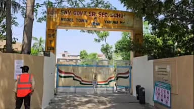 जगाधरी: यमुनानगर में सुरक्षा के पूरे इंतजामों के साथ कराई गई नीट परीक्षा पुलिस अधीक्षक ने भी किया सेंटर का दौरा