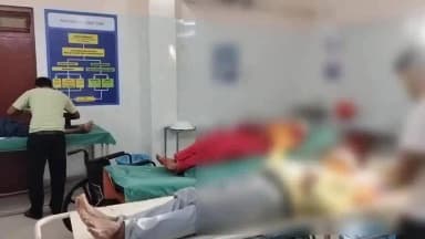 উদয়পুর: উদয়পুরের গর্জী এলাকায় অটো ও ট্রিপার গাড়ির সংঘর্ষে একই পরিবারের শিশুসহ ৬ জন আহত হয়েছেন, আহতদের মধ্যে একজনের অবস্থা গুরুতর