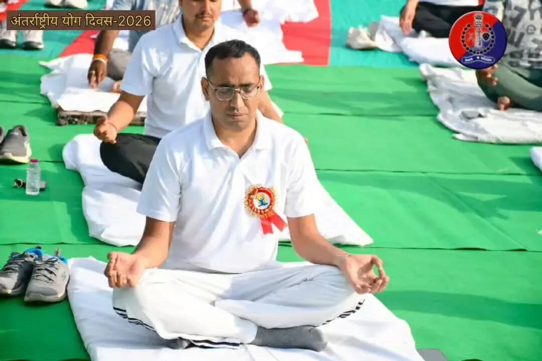 करें #योग 🧘- रहें #निरोग
🧘योग ही वो साधन है जो मन को स्थिरता और तन को संपन्नता प्रदान करता है !
🧘#भरतपुर_पुलिस की ओर से आप सभी को #अंतर्राष्ट्रीय_योग_दिवस की हार्दिक शुभकामनाएं।
#InternationalDayofYoga
#YogaDay
#YogaDay2026
@RajCMO @PoliceRajasthan
@BhajanlalBjp https://t.co/isH0yMjb6m