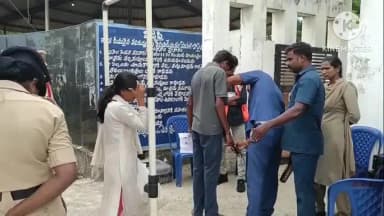 మహబూబాబాద్: మహబూబాబాద్ లో నీట్ పరీక్ష కేంద్రాల వద్ద భారీ బందోబస్తు పరిశీలించిన జిల్లా ఎస్పీ శబరిష్