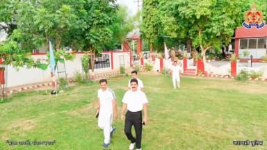 #CP_VNS @mhtagarwal ने 12वें अंतरराष्ट्रीय योग दिवस पर पुलिस लाइन में पुलिसकर्मियों के साथ योगाभ्यास कर स्वास्थ्य, अनुशासन और सकारात्मक जीवनशैली अपनाने का संदेश दिया ।
@dgpup
#Uppolice
#PoliceCommissionerateVaranasi
#InternationalYogaDay2026
#YogaForHealthyAgeing https://t.co/gPR9Kcy6SD