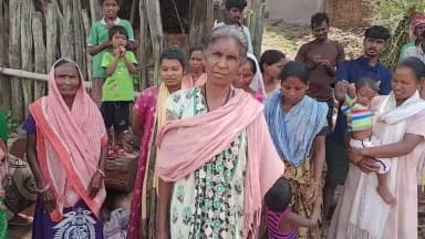 डुमरी: आजादी के दशकों बाद भी अंधेरे में हसुवा टोली: न बिजली, न सड़क, छत से टपकता पानी पीने को मजबूर ग्रामीण