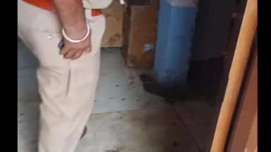 खंडवा नगर: ओंकारेश्वर की हनुमान टेकरी पर भीषण आग, कई घर खतरे में , फायर ब्रिगेड और डायल-112 ने संभाला मोर्चा
