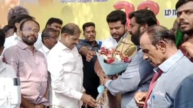 புதுக்கோட்டை: CM விஜய் பிறந்தநாளை ஒட்டி நகர்மன்ற கட்டிடத்தில் மாவட்ட சிலம்பாட்ட சங்கத்தில் பயிற்சி பெறும் மாணவர்கள் பேரணியை துவக்கி வைத்த அமைச்சர் பர்வேஷ்