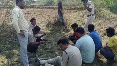 अभनपुर: अभनपुर में फूड पार्क के पीछे खेत में एक व्यक्ति ने पेड़ पर लगाई फांसी