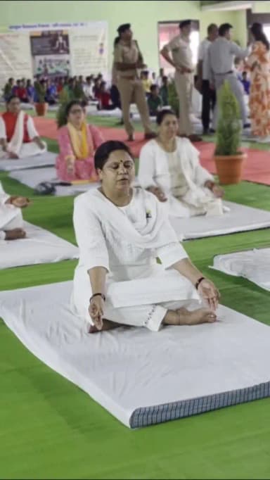 योग केवल व्यायाम नहीं, बल्कि स्वस्थ जीवन जीने की कला है।
अंतर्राष्ट्रीय योग दिवस के अवसर पर सामूहिक योगाभ्यास कर स्वस्थ तन, शांत मन और सशक्त समाज का संदेश दिया गया।
📍 इंडोर स्टेडियम, गरियाबंद
#YogaDay #YogaForHealth #InternationalYogaDay