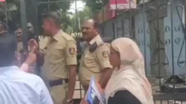 ಕೊಪ್ಪಳ: ನಗರದಲ್ಲಿ ನೀಟ್ ಪರೀಕ್ಷೆಗೆ ಅಭ್ಯರ್ಥಿ ತಡವಾಗಿ ಆಗಮನ 2 ಗಂಟೆಗೆ ಪರೀಕ್ಷೆ ಆರಂಭ ಐದು ನಿಮಿಷ ಸಮಯ ಇದೆ ಅವಕಾಶ ನೀಡಿ; ಪಾಲಕರ ಮನವಿ