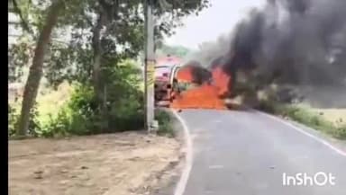 जमालपुर: चलती कार में अचानक लगी आग, देखते ही देखते जलकर राख हुआ वाहन,संदलपुर निवासी चालक व बुजुर्ग महिला ने समय रहते बाहर निकलकर