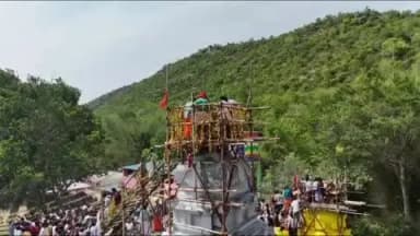 குடியாத்தம்: குடியாத்தம் தீர்த்தமலையில் ஸ்ரீ வள்ளி தெய்வானை சமேத சுப்பிரமணிய சுவாமி திருக்கோவில் கும்பாபிஷேகம் வெகு விமர்சையாக நடைபெற்றது
