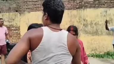 जगदीशपुर: सिकंदरपुर स्थित श्री श्री 108 दिनेश्वर नाथ धाम मंदिर परिसर की घेराबंदी को लेकर दो पक्षों के बीच जमकर हुआ विवाद
