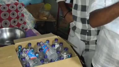 ফরিদপুর দুর্গাপুর: অবৈধ মদের ঠেকে বিজেপির হানা, দুর্গাপুরের ২৩ নম্বর ওয়ার্ডে সুভাষ পল্লীতে হানা দিল বিজেপি