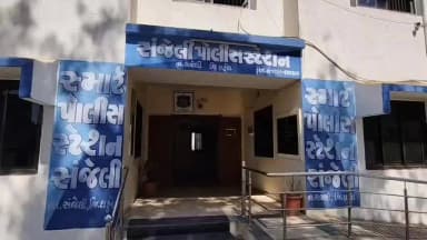 સંજેલી: સંજેલી પોલીસે નવા બસ સ્ટેન્ડ વિસ્તારથી કોગનીઝેબલ ગુન્હો કરવા આવેલ ઈસમની અટકાયત કરી