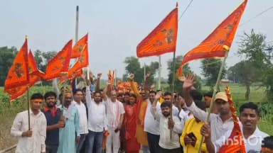 पुरैनी: रौता में तीन दिवसीय रामधुनी महायज्ञ को लेकर निकाली गई भव्य कलश शोभा यात्रा, सैकड़ो श्रद्धालु रहे मौजूद।