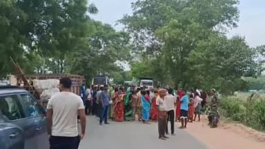 ଦେବଗଡ: ସିଂହଶାଳ ଚଟିଆପାଲି ବାଲିଘାଟରୁ ୩ ଦିନ ହେଲା ଯୁବକ ନିଖୋଜ, ସନ୍ଧାନ ନମିଳିବାରୁ ଉତ୍ୟକ୍ତ ଲୋକଙ୍କ ରାସ୍ତା ଅବରୋଧ