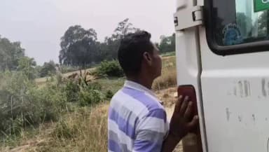 କୁଚିଣ୍ଡା: ହରିପଡ଼ା ଠାରେ ସରକାରୀ ଆମ୍ବୁଲାନ୍ସ ଗାଡ଼ି କୁ ଡାକି ହଇରାଣ କଲେ ମଦ୍ୟପ ଯୁବକ, ଭିଡ଼ିଓ ଭାଇରାଲ