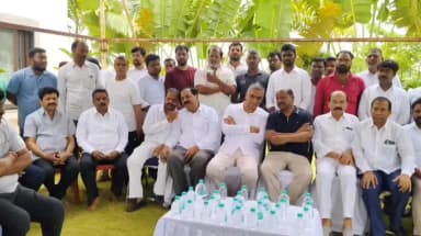 జహీరాబాద్: జహీరాబాద్ లో మాజీ డిసిఎంఎస్ చైర్మన్ తండ్రి మృతదేహానికి నివాళులర్పించిన మాజీ మంత్రి హరీష్ రావు