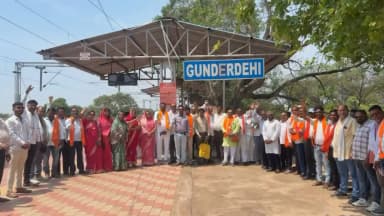 गुण्डरदेही: प्रगति पथ यात्रा के तहत गुण्डरदेही विधानसभा से भाजपा कार्यकर्ता गुण्डरदेही रेलवे स्टेशन से अंतागढ़ के लिए रवाना हुए