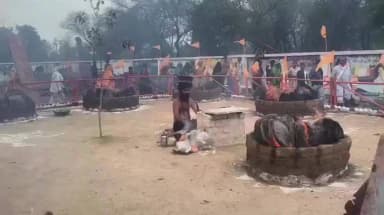 पचोर: सराली मे हनुमान मंदिर प्राण प्रतिष्ठा यज्ञ के साथ शमशान मे 11 कुंड धूनिया जलाकर तप रहे जयेस महाराज परिक्रमा करने उमड़े