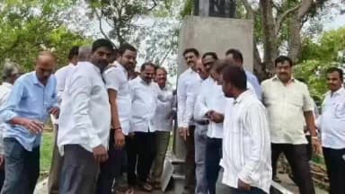 ఇబ్రహీంపట్నం: షాద్నగర్ మండల పరిషత్ కార్యాలయ ఆవరణంలో తెలంగాణ అమరవీరుల స్థూపం నిర్మాణ పనులు పరిశీలించిన ఎమ్మెల్యే వీర్లపల్లి శంకర్