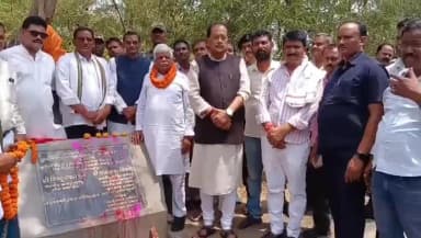 छतरपुर: 13 किलोमीटर सड़क से बदलेगी गांव की तस्वीर, तीन पंचायतों को मिलेगा सीधा लाभ,सांसद और वित्त मंत्री ने किया शिलान्यास