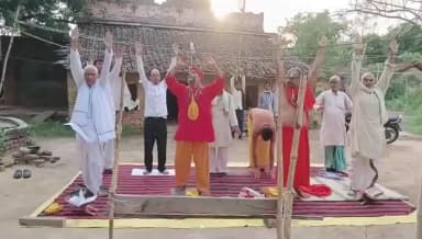 राजपुर: राजपुर प्रखंड के कई स्थानों पर योगाभ्यास कराया गया