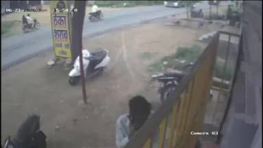 चिड़ावा: चिड़ावा क्षेत्र में डंपर ने बाइक सवार को उड़ाया, मौके पर हुई दर्दनाक मौत, हादसे का मंजर सीसीटीवी में कैद