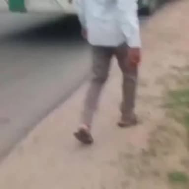 కామారెడ్డి: పల్వంచ వాగు సమీపంలో ఎలక్ట్రానిక్ బస్సు బైకు ఢీకొనగా ఒకరు అక్కడికక్కడే మృతి మరొకరికి గాయాలు