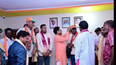 ଲୋଇସିଂହା: ଗୁହିରାପଦରରେ ରାଜନୈତିକ ସମୀକରଣରେ ପରିବର୍ତ୍ତନବିଜେଡି ଛାଡ଼ି ବିଜେପିରେ ଯୋଗଦେଲେ କର୍ମୀ