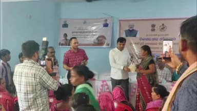 ଝାରସୁଗୁଡା: ବଡମାଲ ପଞ୍ଚାୟତରେ ଜନସମ୍ପର୍କ କାର୍ଯ୍ୟକ୍ରମ ଅନୁଷ୍ଠିତ, ହିତାଧିକାରୀଙ୍କୁ ନୂତନ ରାସନ କାର୍ଡ ବାଣ୍ଟିଲେ ଝାରସୁଗୁଡା ବିଧାୟକ