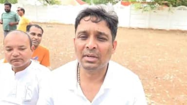 सांसद दमोह राहुल सिंह लोधी ने आज प्रातः 12वें अंतर्राष्ट्रीय योग दिवस के अवसर पर सी7 वीआईपी रोड सांसद कार्यालय दमोह में योग्याभ्यास किया।