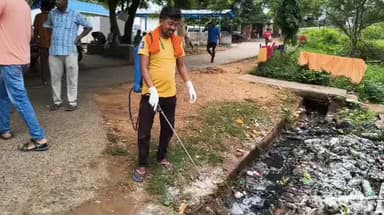 খাতড়া: যোগ দিবসে খাতড়া মহকুমা হাসপাতালে স্বচ্ছ ভারত অভিযান, রোগীদের মধ্যে ফল বিতরণ করল বিজেপির এসসি মোর্চা