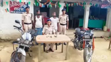 दिघवारा: लूट की साजिश नाकाम, हथियार व दो बाइक के साथ दो बदमाश गिरफ्तार